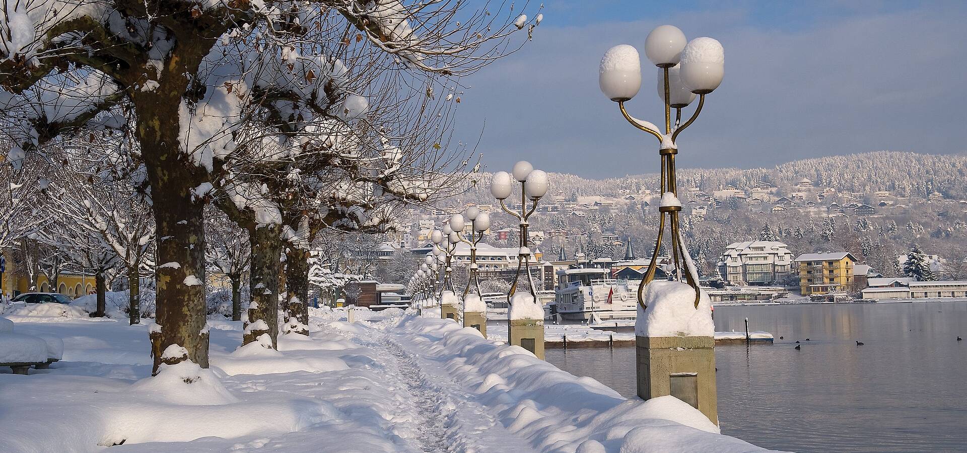 Verschneite Promenade in Velden am Wörthersee