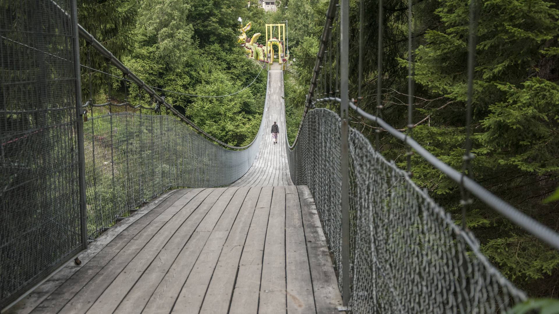 Europas 1. Babydorf Trebesing bietet großen wie kleinen Gästen ein abwechslungsreiches und spannendes Erholungsprogramm. Die Märchenwandermeile mit der Hängebrücke in der Drachenschlucht verspricht Abenteuer pur.