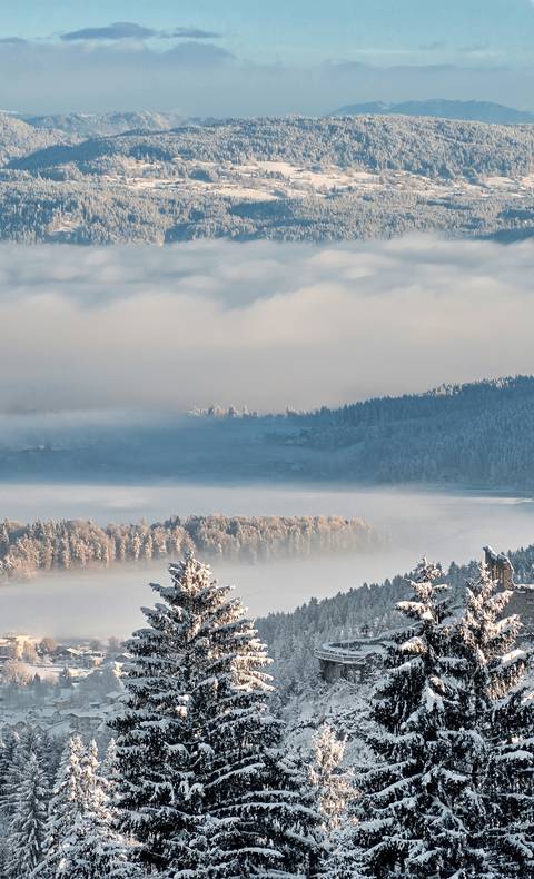 Blick auf Finkenstein mit Burgarena