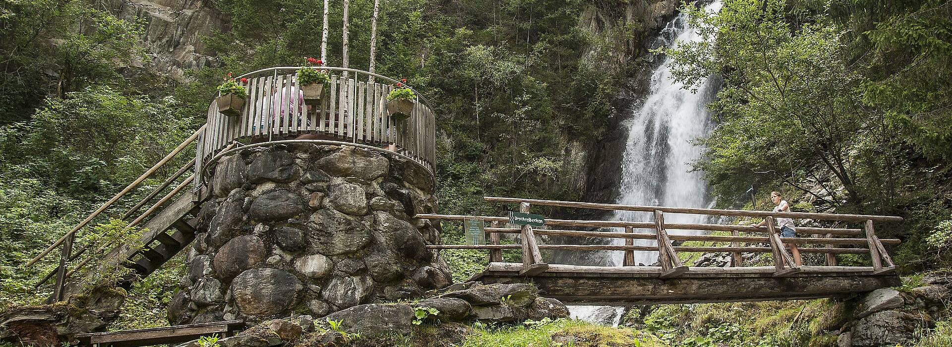 <p>Großkirchheim in der Nationalpark-Region Hohe Tauern liegt inmitten der größten Naturschutzgebiete Mitteleuropas. Der Gartlwasserfall ist ein sehenswertes Naturschauspiel.</p>