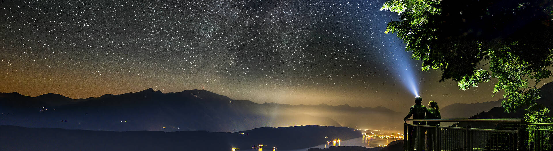 Tennis_Sternenbalkon bei Nacht am Millstätter See