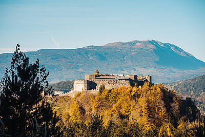 Burg Landskron im Herbst 