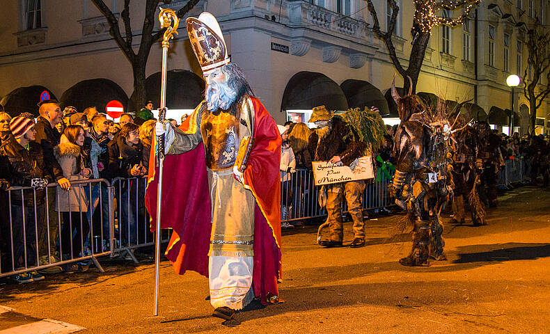 Advent Klagenfurt Advent11 Nikolaus und Krampusse_Umzug