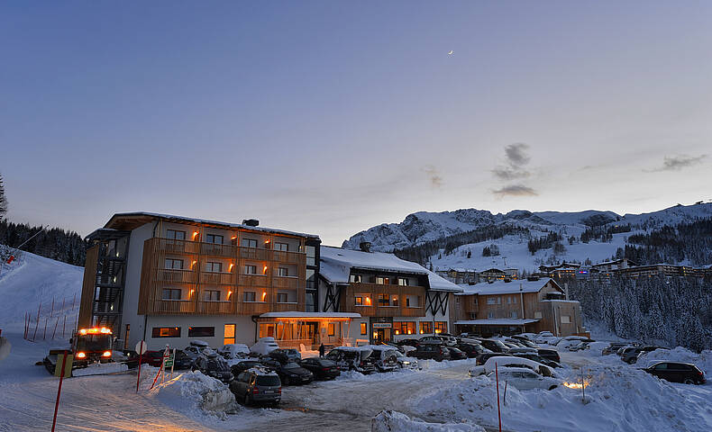 Almhotel Kaernten_Nassfeld_Winterabend