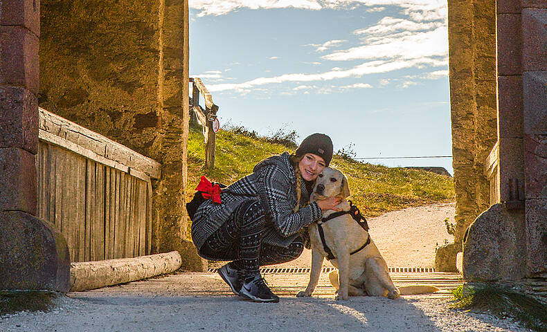 Burg Hochosterwitz mit Hund © pixelpoint multimedia, Handler