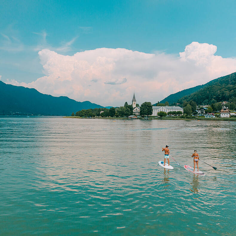 SUP am Ossiacher See mit Stift Ossiach im Hintergrund