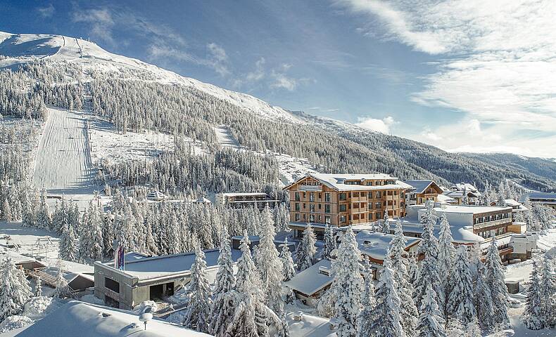 Hotelansicht im Winter von "Das Katschberg"