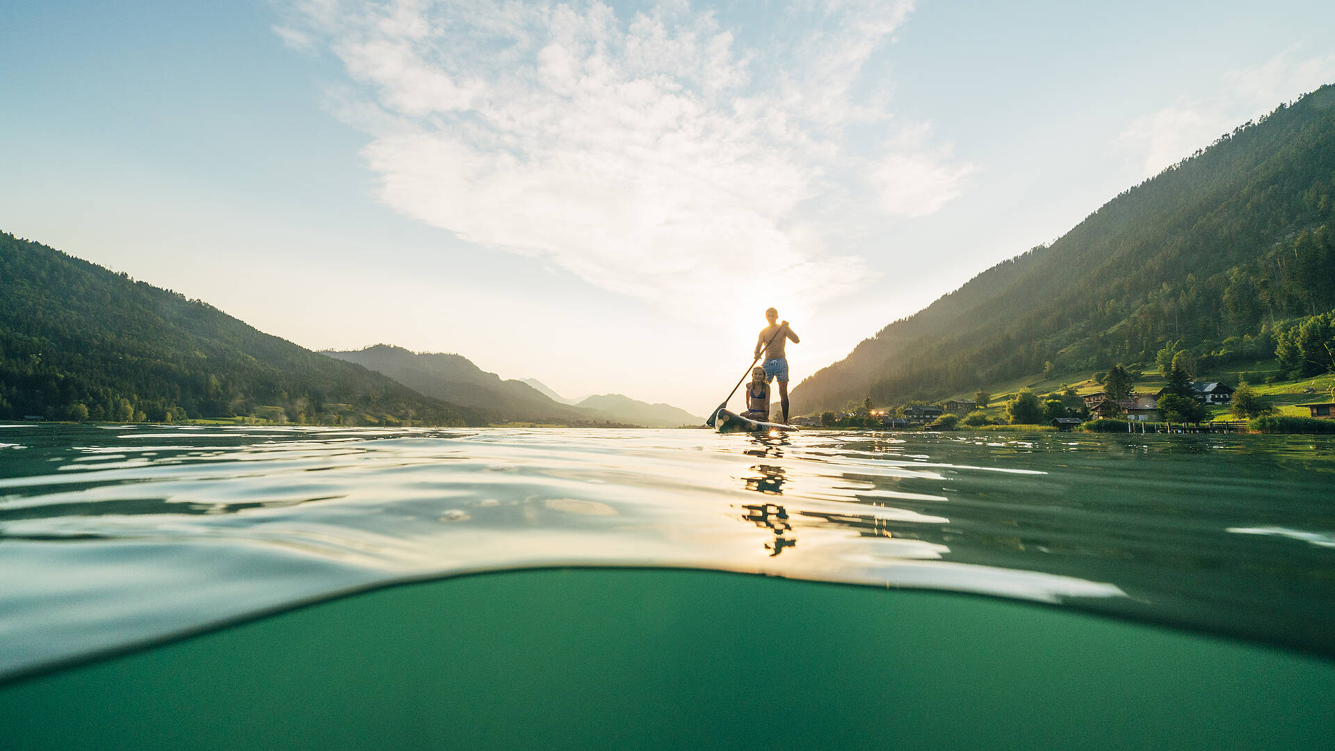 Paerchen am SUP am Weissensee