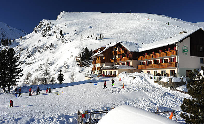 Heidi Hotel Falkertsee im Schnee